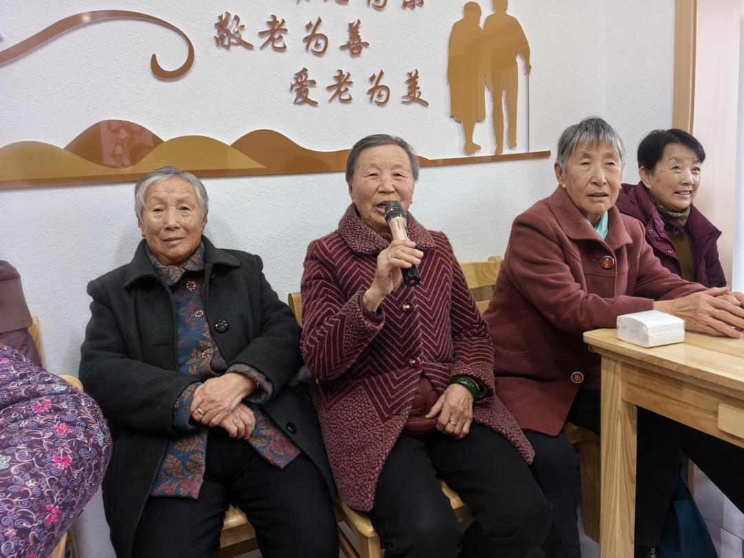 崇文路街道寨城庄社区：社区元旦活动暖，老人欢笑又动脑