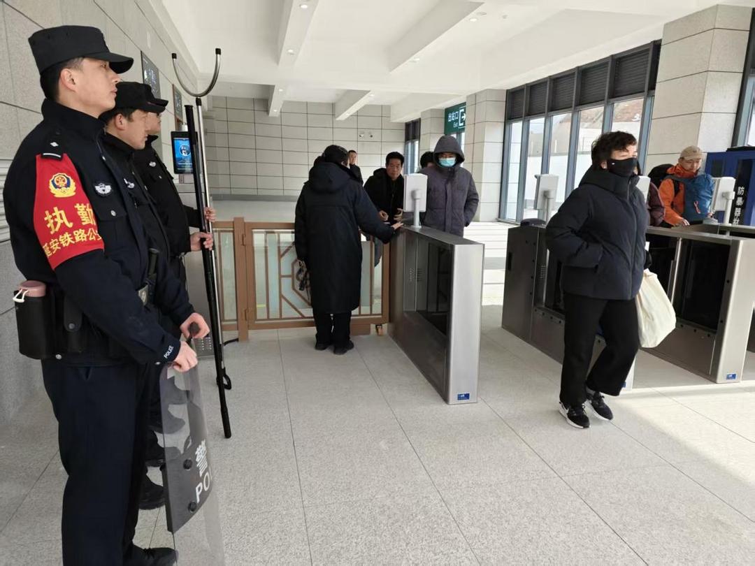 延安铁路公安处富县东站派出所：护航高铁启新篇