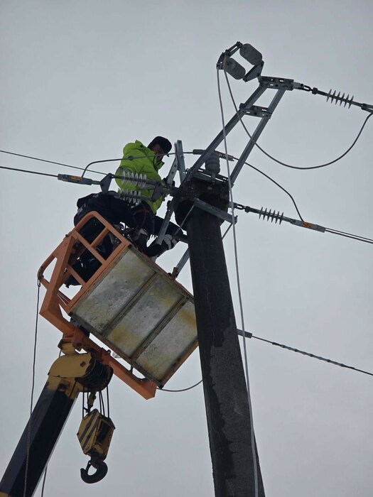 暴风雪、霜冻、停电、电力