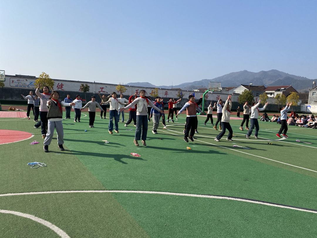 活力赛场展风采 阳光体育伴成长——西乡县柳树镇中心学校举办阳光体育比赛