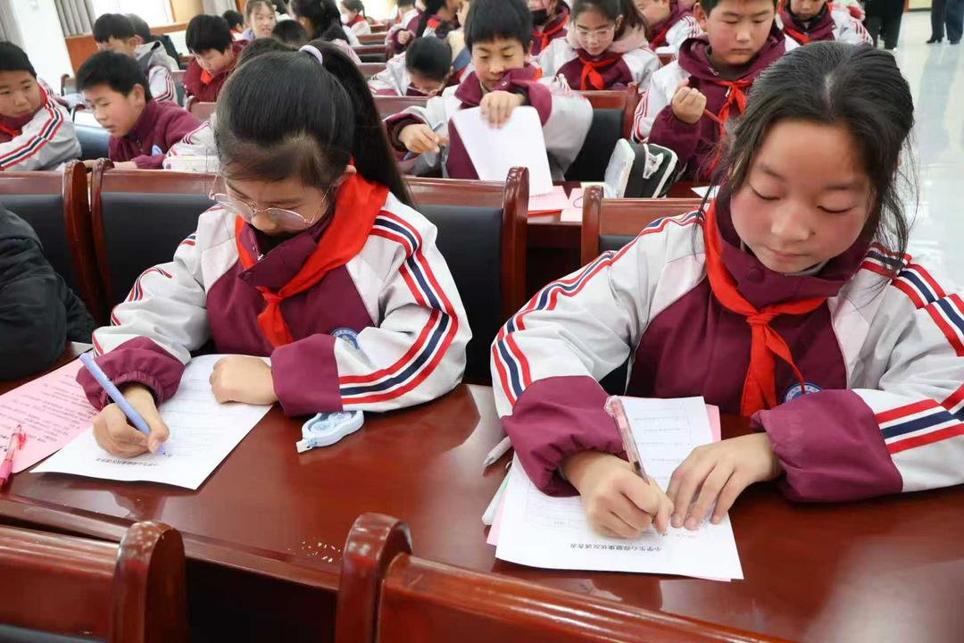 山阳县“阳光心灵”计划启动！心理专家宋馨山区开讲，温暖困境儿童