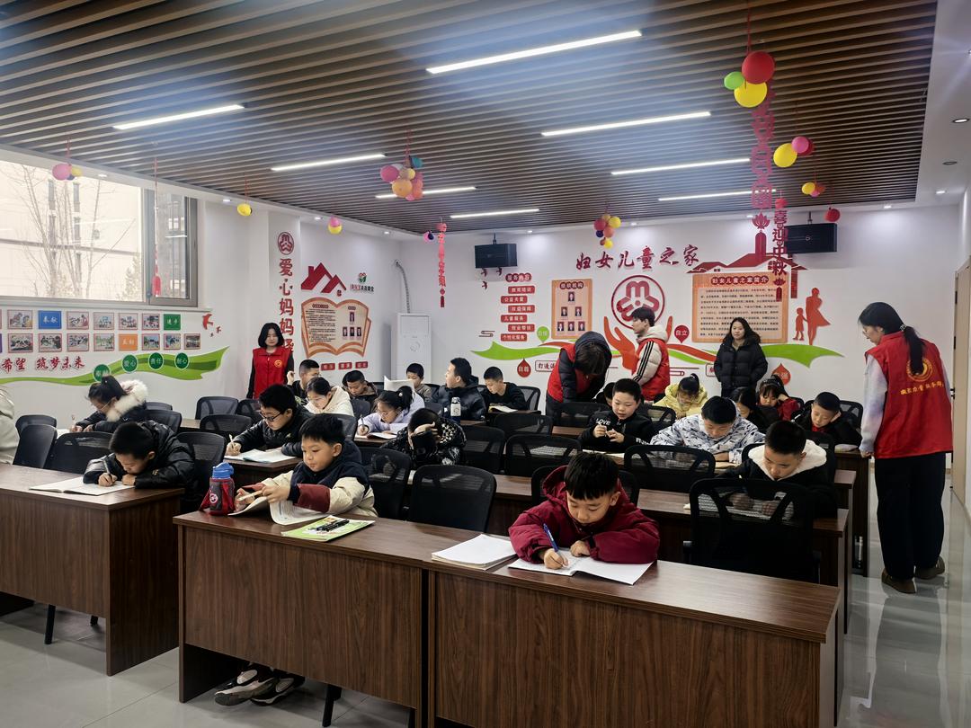 公园社区“童心护航·益起成长”假期公益课堂现场