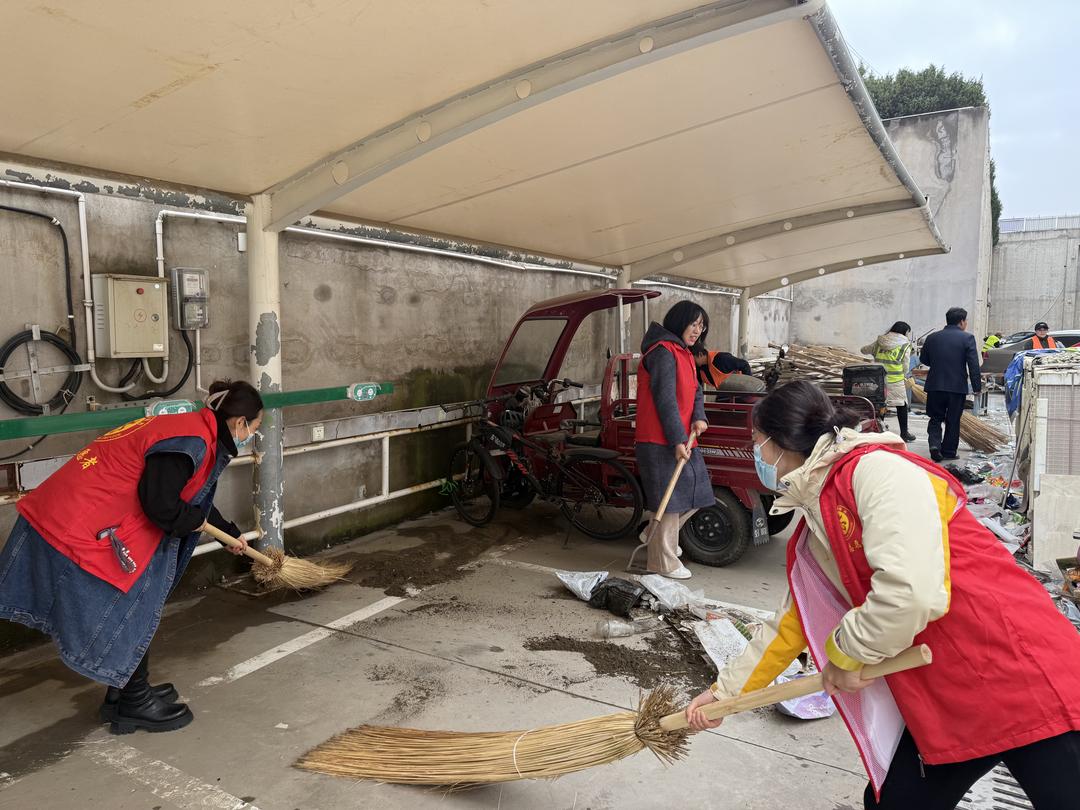 榆阳区鼓楼街道环城北路社区开展环境卫生集中整治活动