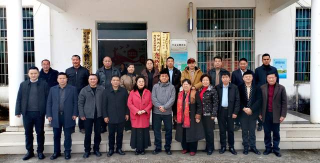 汇聚社会力量 共绘乡村新景 ——“助力乡村振兴 共建和美社区”爱心座谈会暨送温暖活动在龙马新社区成功举行