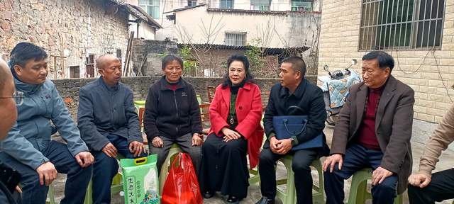 汇聚社会力量 共绘乡村新景 ——“助力乡村振兴 共建和美社区”爱心座谈会暨送温暖活动在龙马新社区成功举行