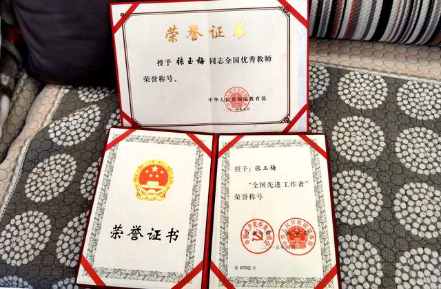 三尺讲台育桃李 一片丹心化春晖  ——记全国优秀教师张玉梅的三十五年教育人生