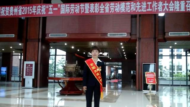 三尺讲台育桃李 一片丹心化春晖  ——记全国优秀教师张玉梅的三十五年教育人生