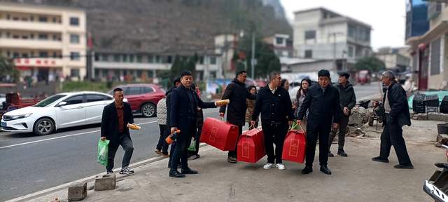 春潮涌动乡村暖 爱心汇聚振兴路  ——罗甸县深井村“政企同心”活动温暖启幕