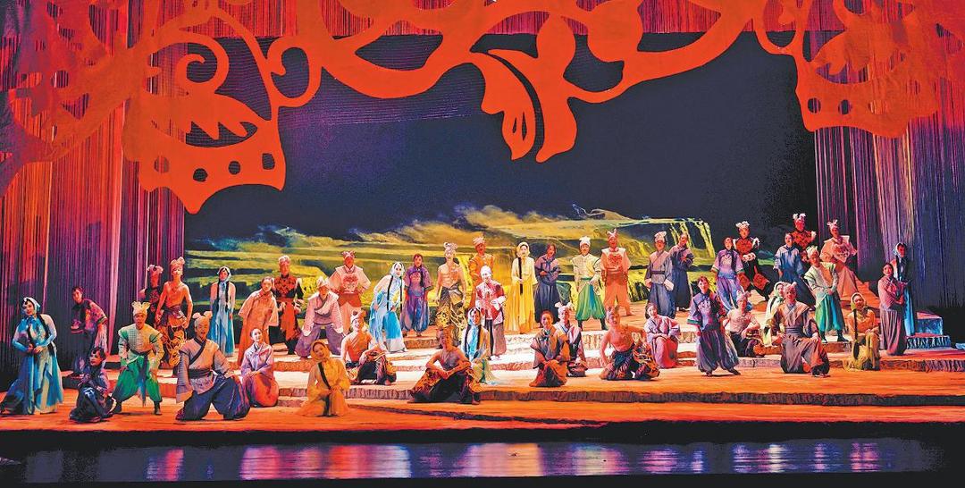 陕北民歌剧《歌从陕北来》在榆林保利大剧院首演