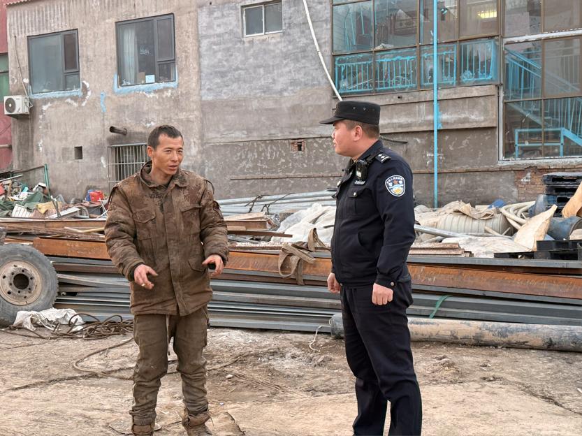 黄陵站派出所排查沿线废品收购站：筑牢铁路安全防线