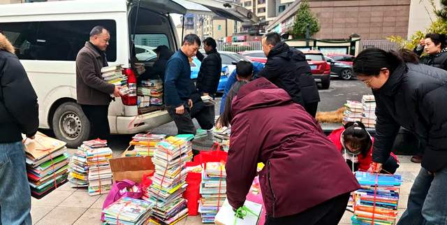 国旗下的誓言：寒日开阳，24700册图书筑起乡村孩子温暖书乡