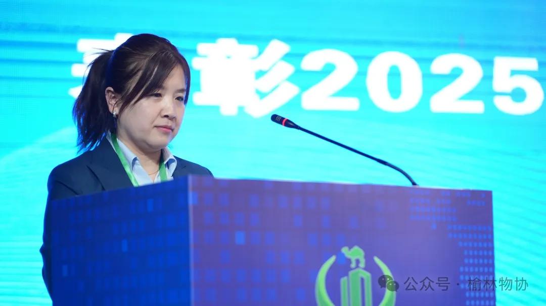 副秘书长崔琴宣读表彰2025年摄影大赛获奖人员的决定