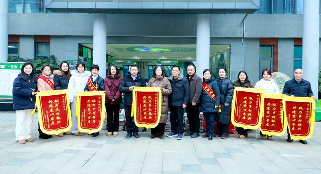 国旗下的誓言：寒日开阳，24700册图书筑起乡村孩子温暖书乡