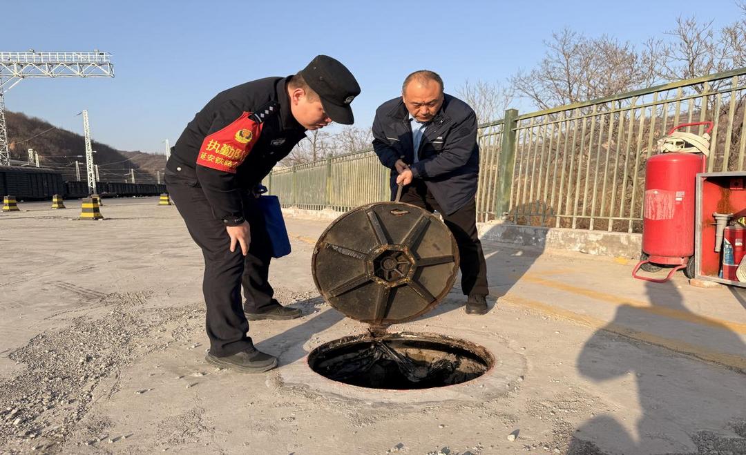 黄陵站派出所开展消防检查,筑牢黄陵东站安全防线