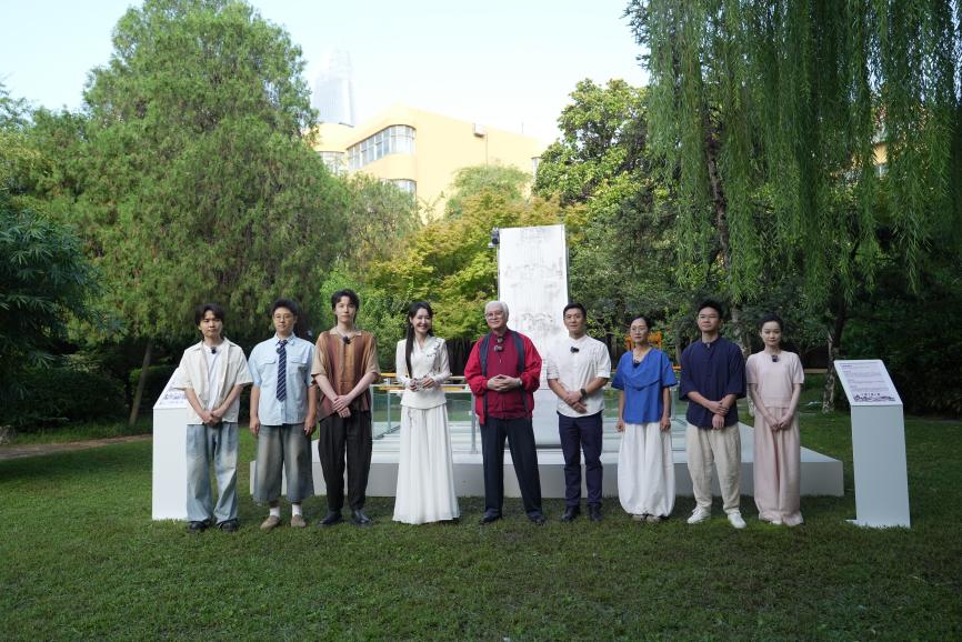 六位水墨客与嘉宾合影