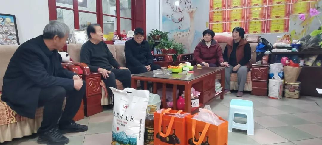 <a href=https://www.shidiannet.com/zt/shaanxi/ target=_blank class=infotextkey>陕西</a>白水杜康开展“情系老职工 新春送温暖”春节走访慰问活动