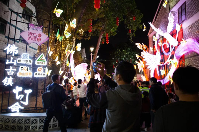 68载照初心——佛山照明以“时代之光”点亮“古镇灯会”-华闻时空