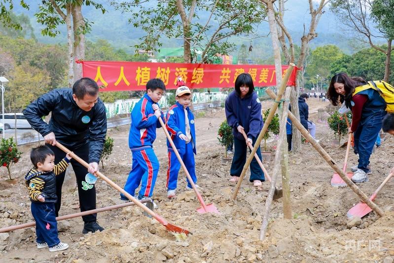 图片[2]-奥运冠军领衔植绿！广东肇庆300多名网友为南粤再添新绿-华闻时空