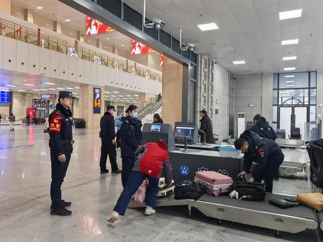 春运开启，延安铁警全力守护旅客平安出行