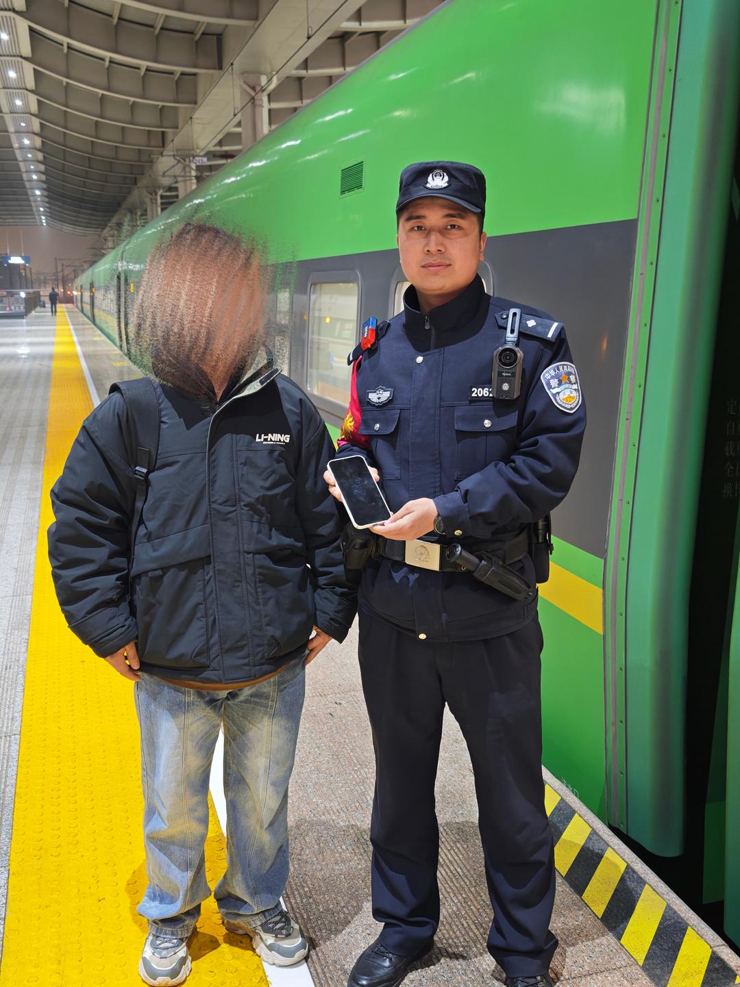 春运首日，延铁乘警守护旅客平安归途