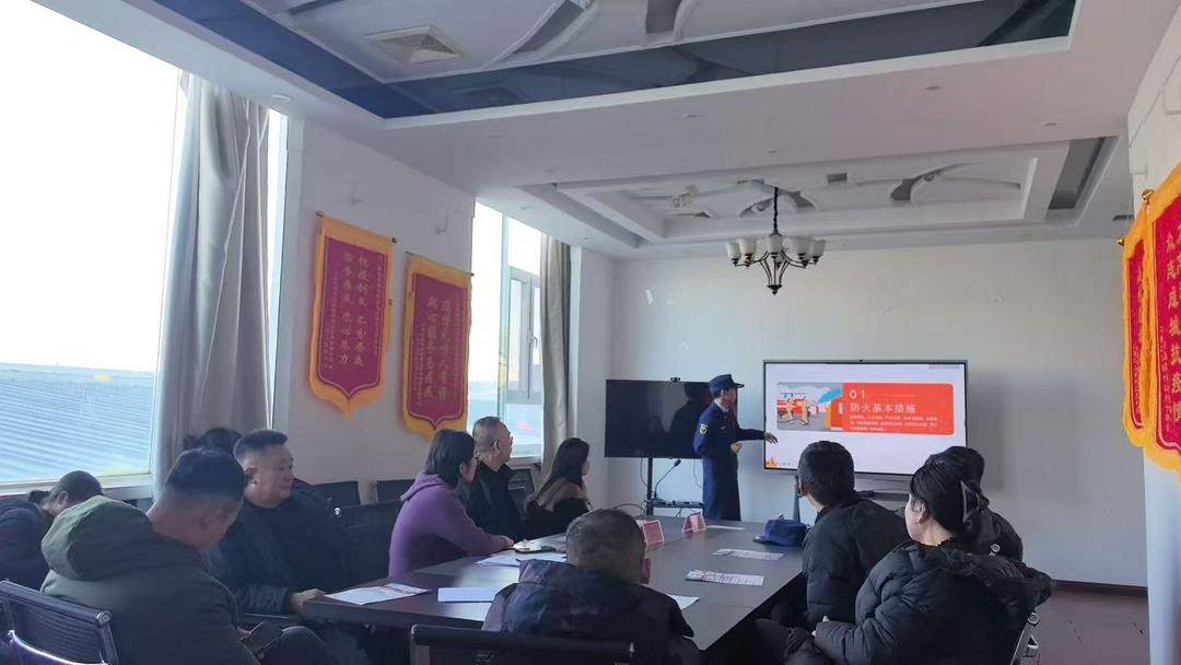 警钟长鸣筑防线 齐抓共管保平安——东环路社区召开消防安全警示教育培训会夯实基层安全治理
