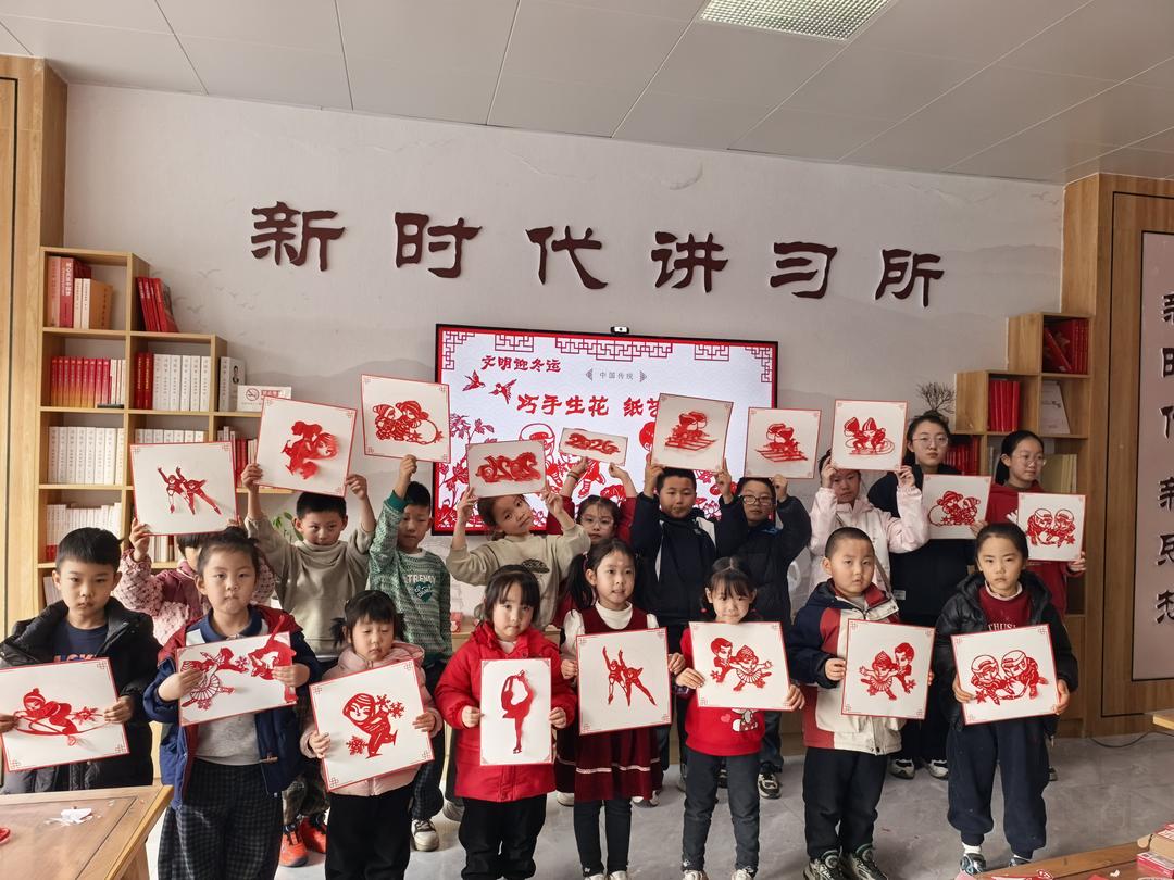 巧手剪冬运·文明润童心——学院社区举办亲子迎冬运活动