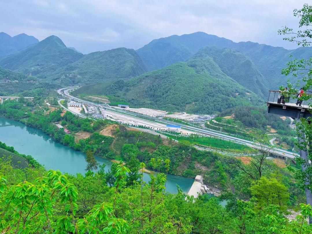 <a href=https://www.shidiannet.com/zt/shaanxi/ target=_blank class=infotextkey>陕西</a>交控服务管理集团午子山服务区：以优良生态营造舒心的服务环境