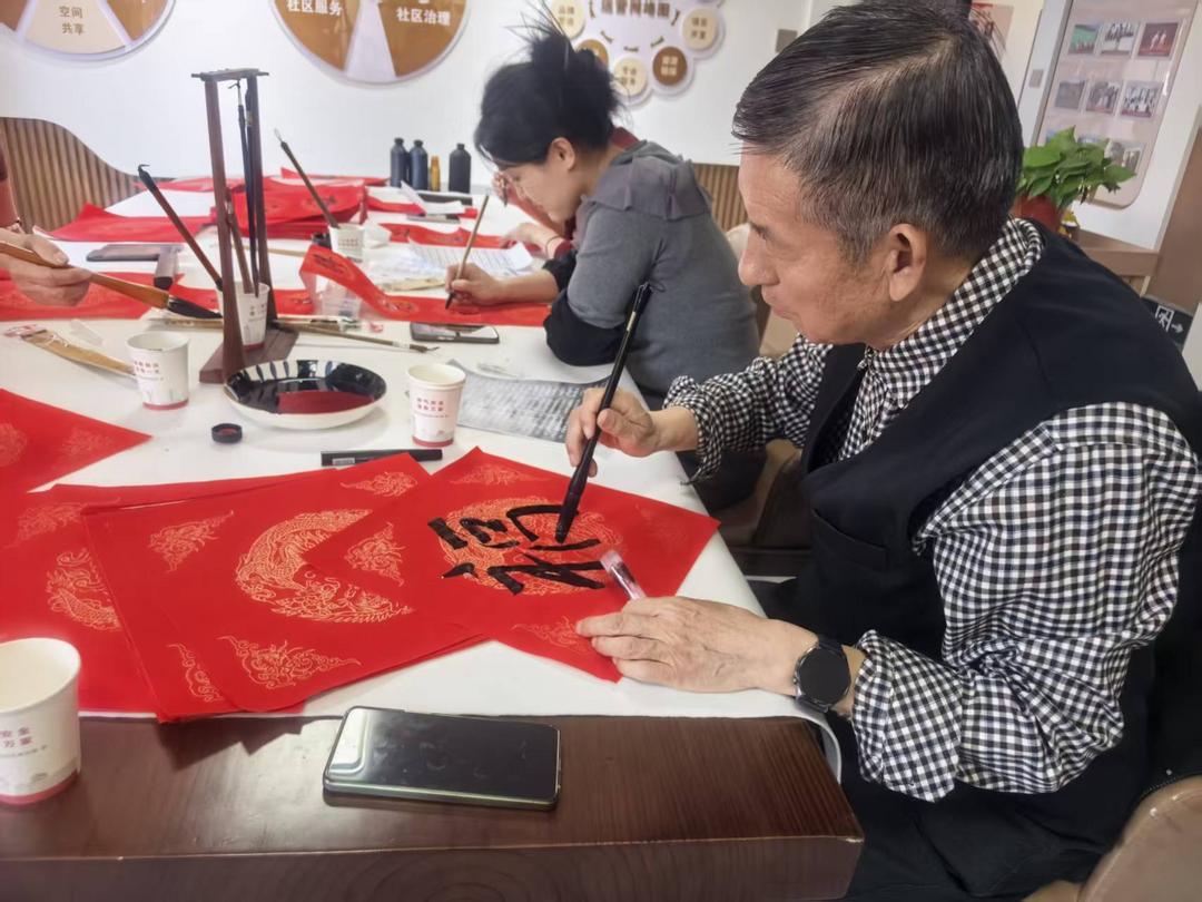 多位书法爱好者和民间书法能手现场挥毫