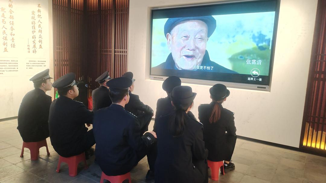 延安铁警开展春节前系列廉洁警示教育活动 延安铁警开展春节前系列廉洁警示教育活动