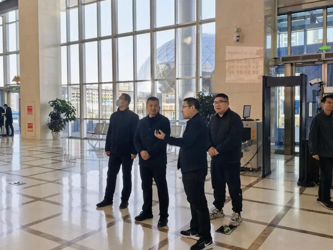 榆林科技馆馆长曹会及相关负责人陪同