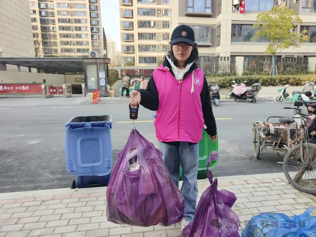 青春护城 洁净迎新春——蚌埠恒心社工开展垃圾捡拾志愿活动 青春护城 洁净迎新春——蚌埠恒心社工开展垃圾捡拾志愿活动
