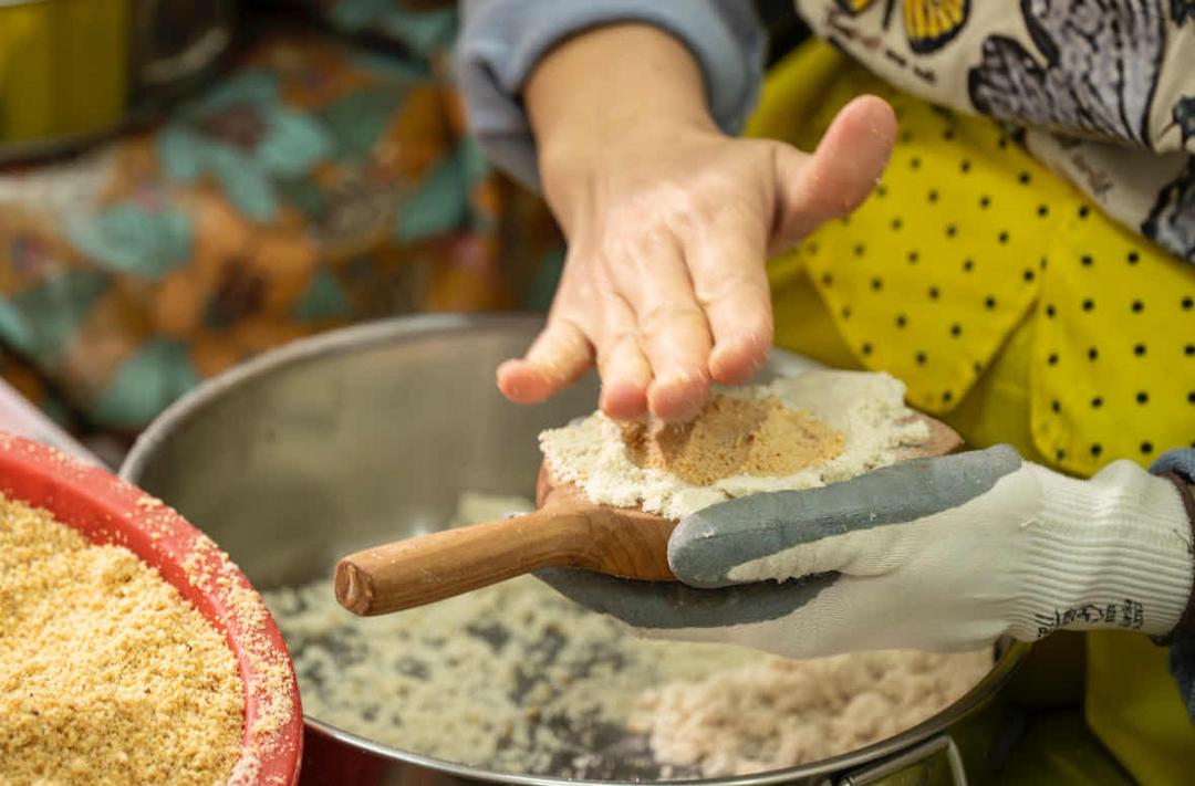 香港年味|「砰、砰、砰……」的「揼饼」声在巷中回荡_全球_新闻_华人头条