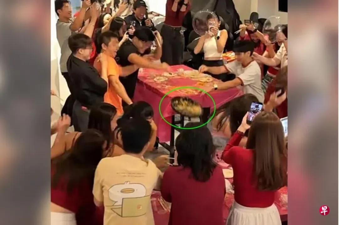 两高层绯闻离职后,新加坡这家地产中介过年捞鱼生乱扔食物,再次惹议!_新加坡_新闻_华人头条