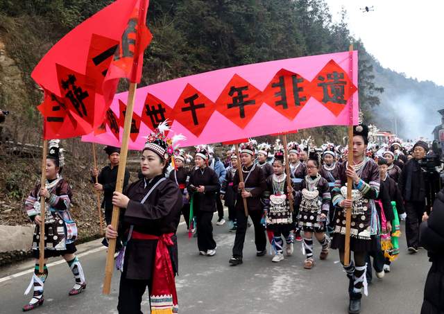 侗歌悠扬祭“萨三百” 贵州黎平九龙侗寨新春上演非遗盛宴