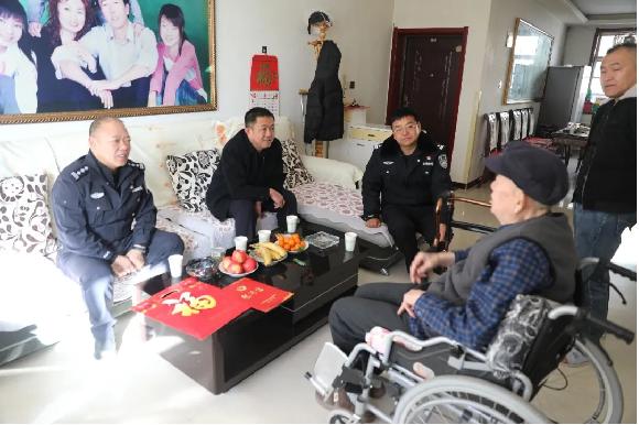 靖边县公安局开展春节前集中走访慰问活动