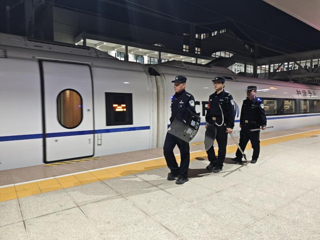 富县北站派出所多维护航 全力筑牢春运返程安全防线
