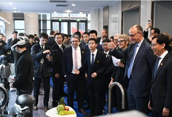 德国总理默茨访华走进中国杭州宇树科技 中德合作聚焦未来制造_秘鲁_新闻_华人头条