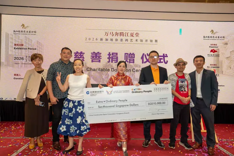 一群人在台上演讲

中度可信度描述已自动生成