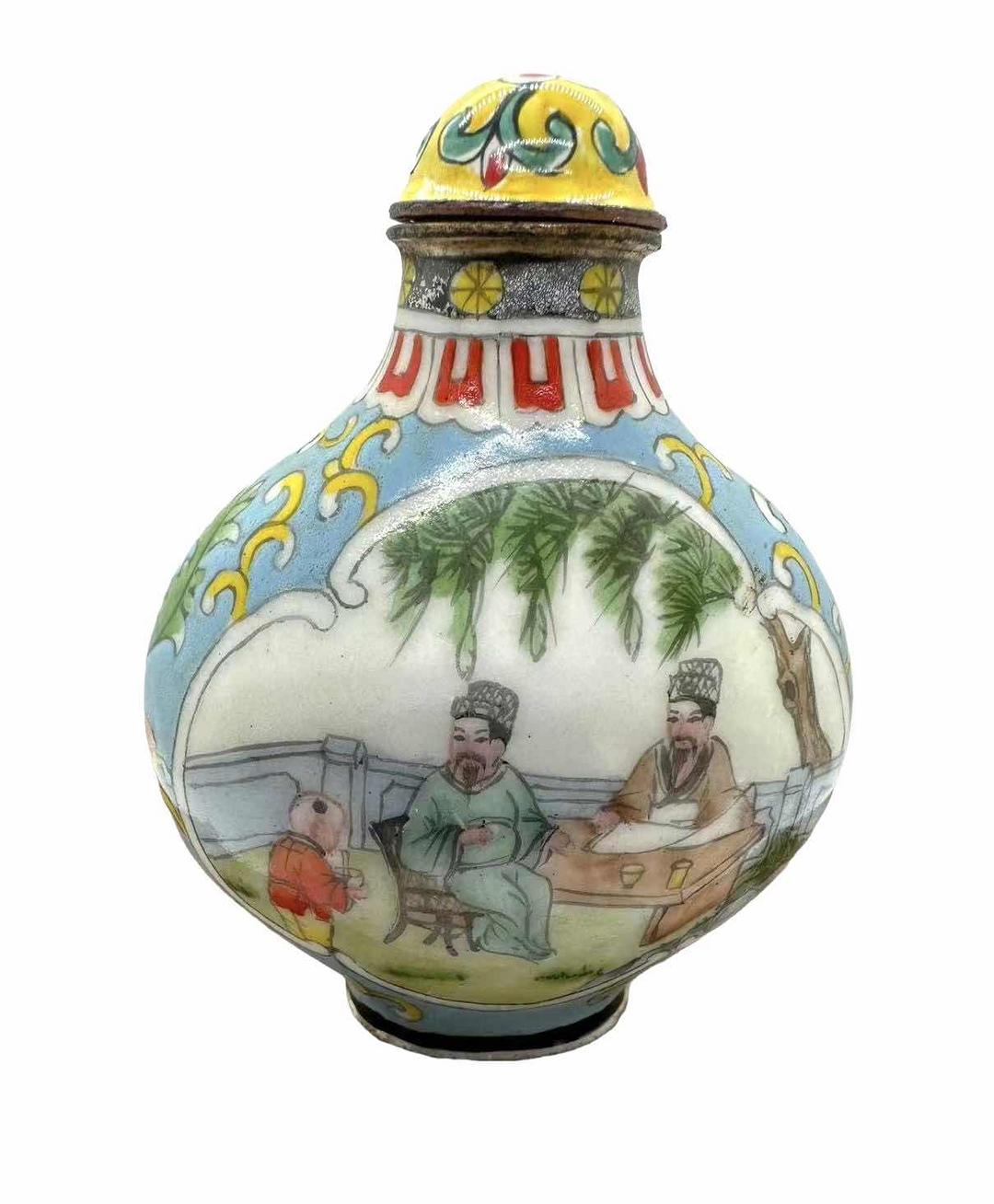 乾隆皇帝對廣州十三行匠人的工藝銅胎画琺琅鼻烟壶的特別鐘愛。｛董笙