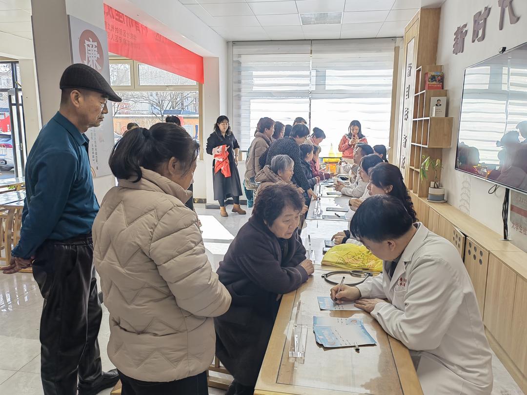 给出个性化诊疗、用药及健康管理建议