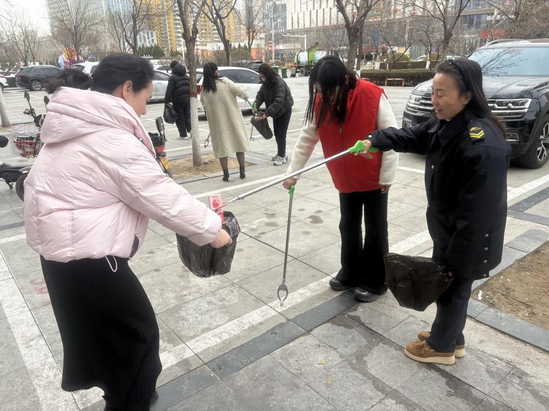 美化家园“清洁行”