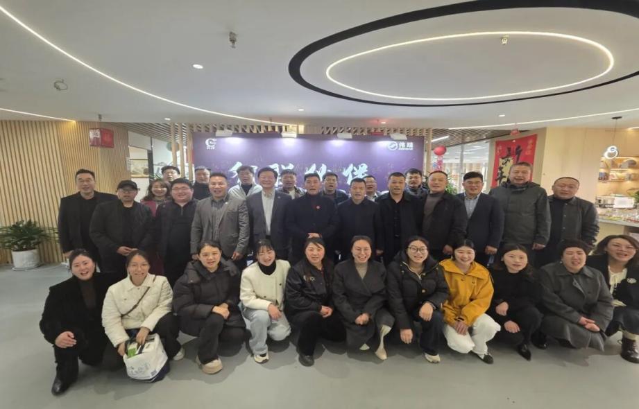 新康明程携手深圳伟晴发布II代AI呼吸机