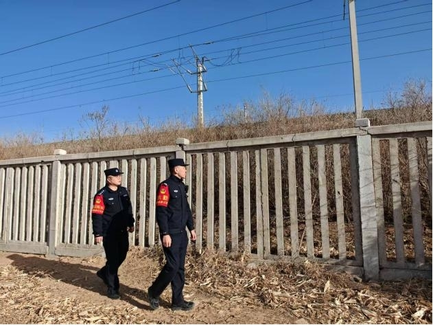 靖边站派出所坚持常态化线路巡查