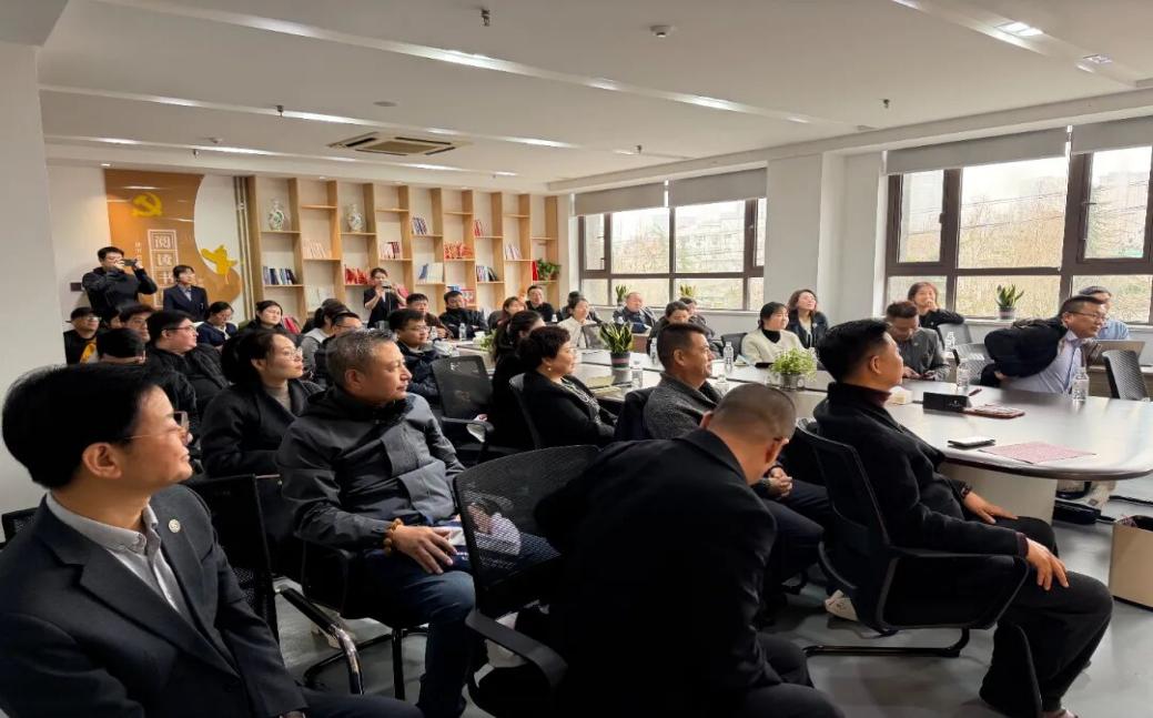 新康明程携手深圳伟晴发布II代AI呼吸机