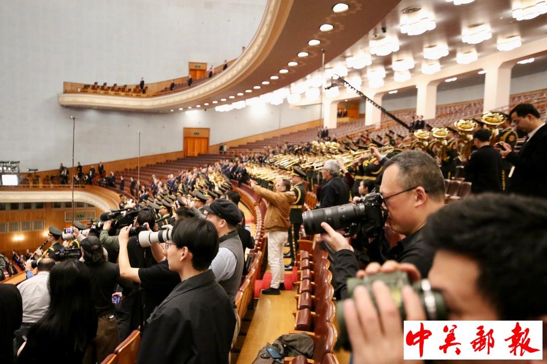 现场直击：全国政协十四届四次会议举行闭幕会 中美邮报记者在人民大会堂内外图片报道_丹佛_新闻_华人头条
