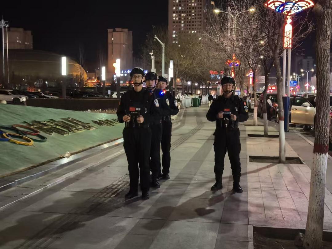 靖边公安“车巡+步巡”、“定点值守+动态巡逻”