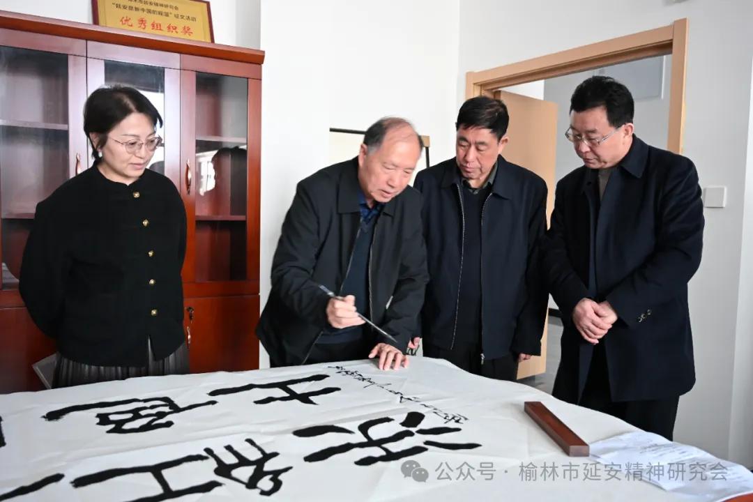 刘建武老师在神木市创作书法作品