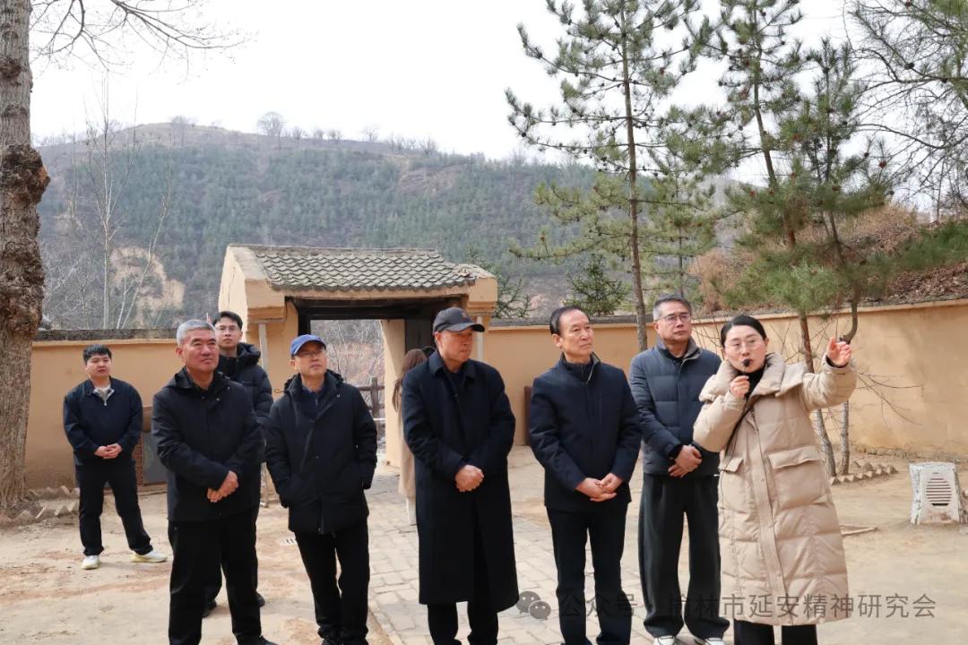 在靖边县小河会议旧址调研