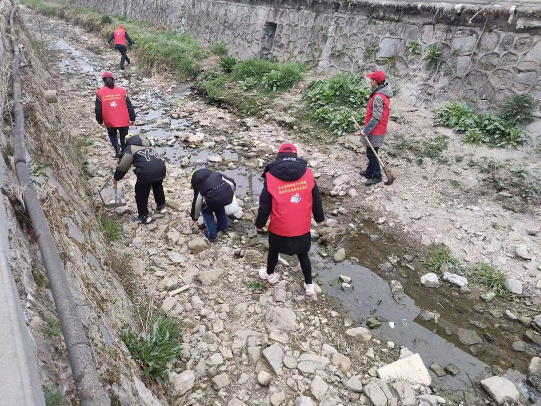 汉中市西乡县柳树镇中心学校开展“文明城市创建”系列志愿服务活动