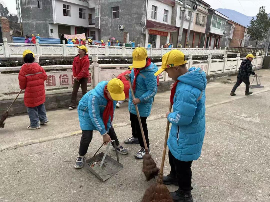 汉中市西乡县柳树镇中心学校开展“文明城市创建”系列志愿服务活动